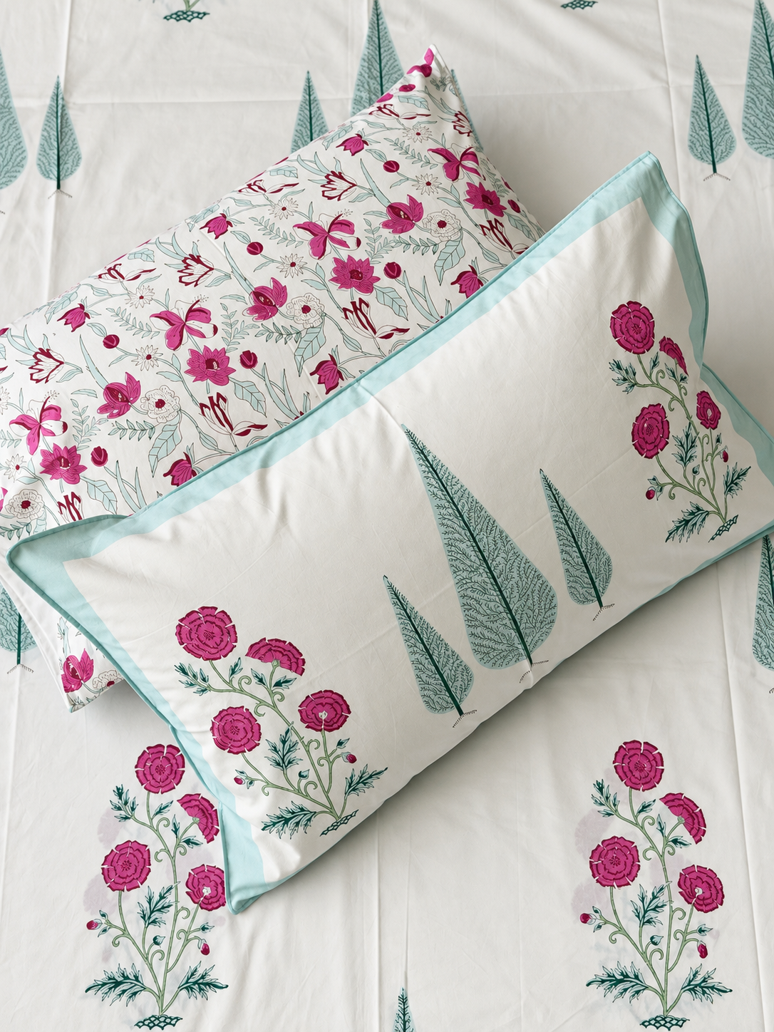 Laal Gudhel Bedsheet - King Size