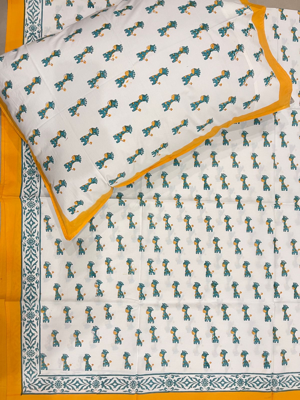 Green Giraffe Kids Bedsheet Set – Cute Animal Print